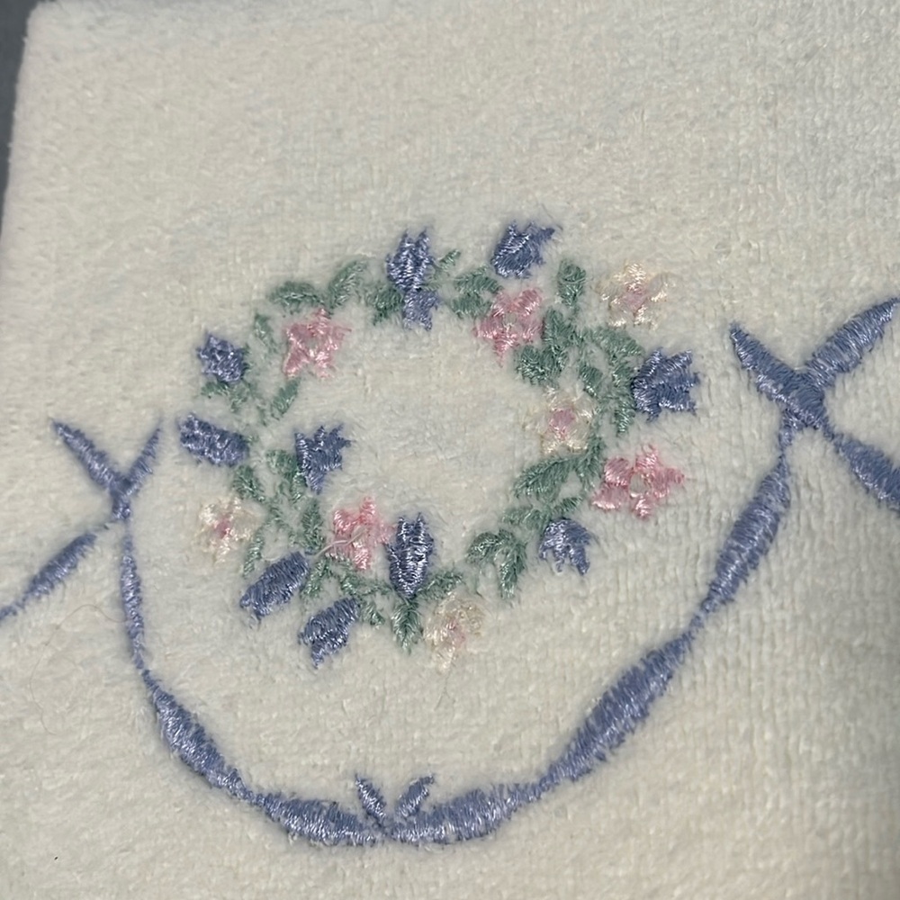 Ivory Floral Bath Towel Set Cottagecore Embroidered - Picture 8 of 8